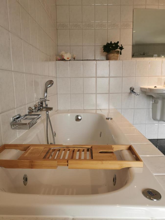 Bed and Breakfast Blief Bie De Mam Echt Exterior foto